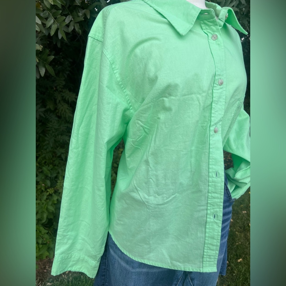 Universal Thread Light Green Cropped Fit Shirt NWT - image 5